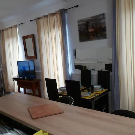 Joli 3 Pieces, 7 Pers, Tres Lumineux, Centre 니스